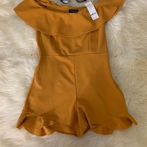 Off shoulder Ruffle romper